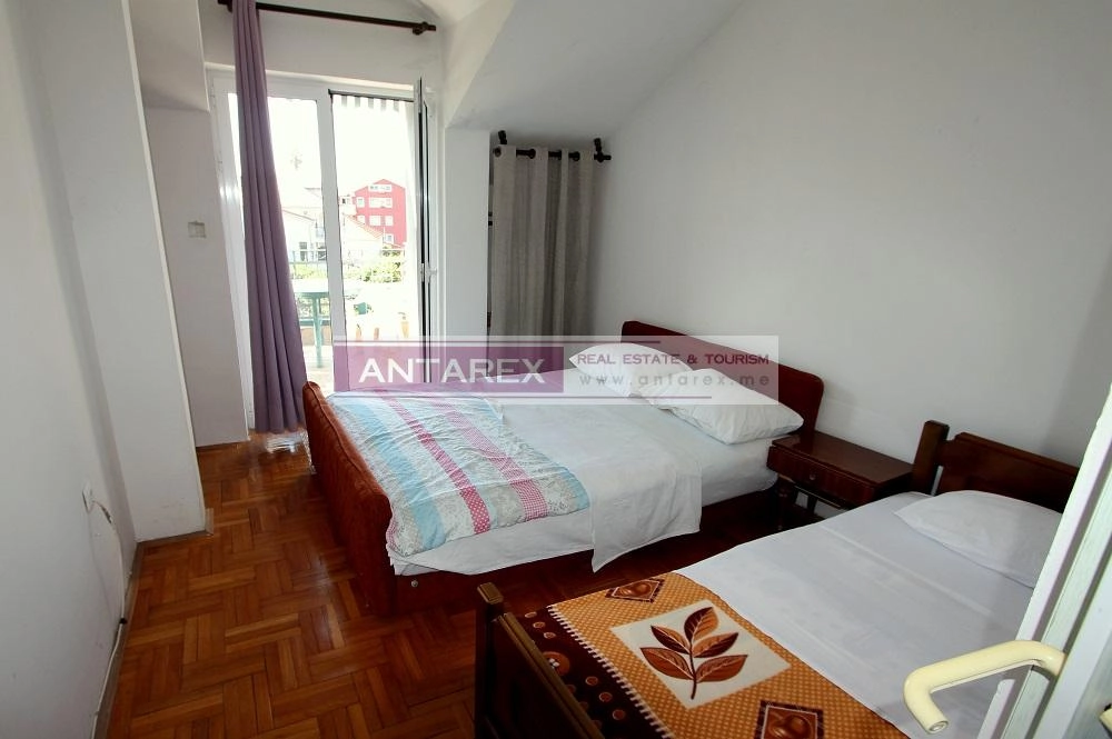 Kuca-sa-apartmanima-i-pogledom-na-more-u-Igalu-Herceg-Novi-4 Kuća 130 m² – Igalo, Herceg Novi — fotografija 5