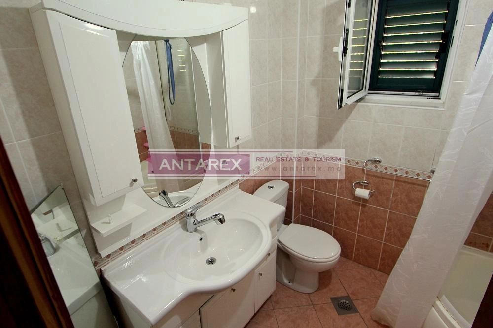 Kuca-sa-apartmanima-i-pogledom-na-more-u-Igalu-Herceg-Novi-11 Kuća 130 m² – Igalo, Herceg Novi — fotografija 12