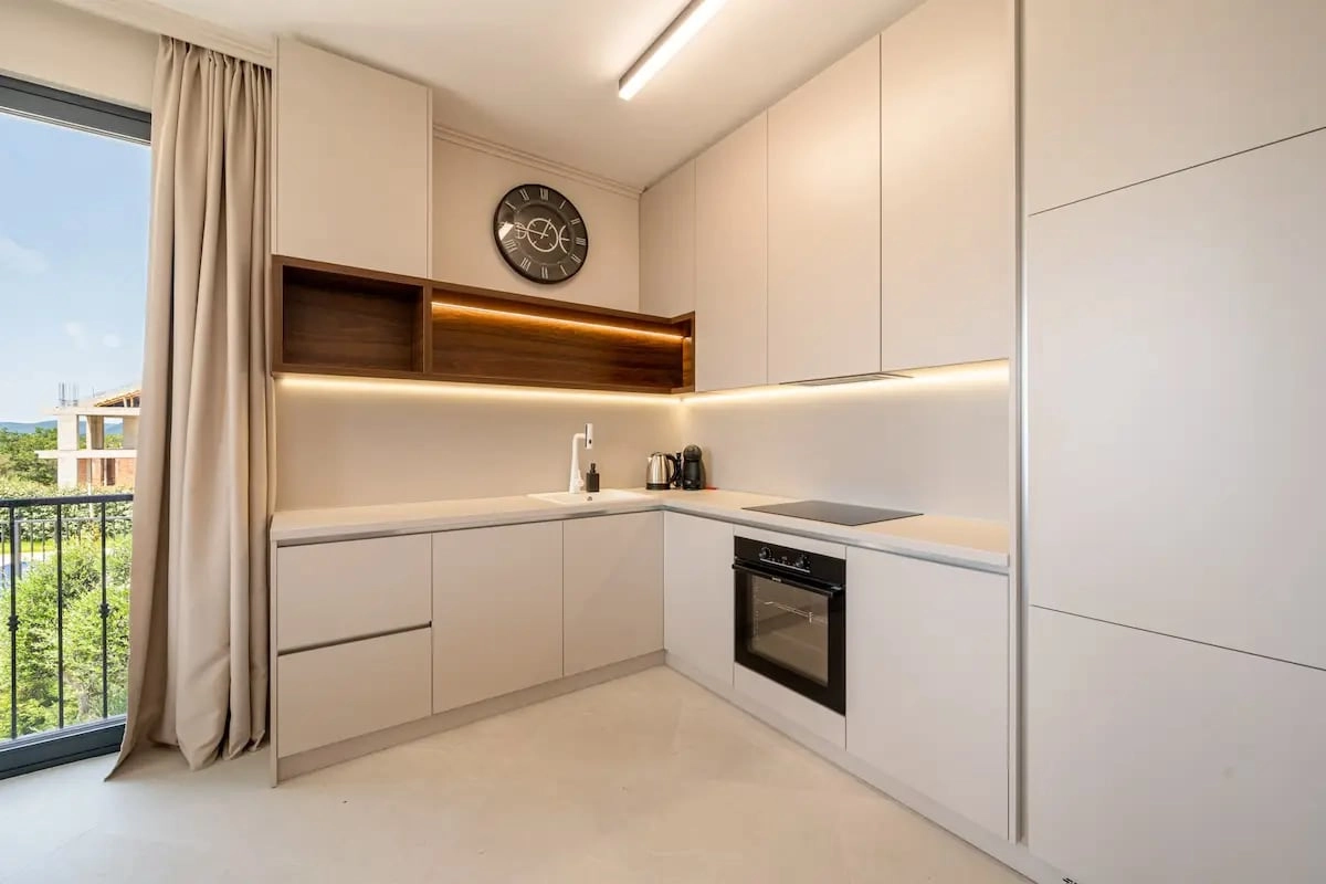 Vila-sa-bazenom-i-pogledom-na-more-Rezevici-Budva-1 Kuća 223 m² – Reževići, Budva — fotografija 2