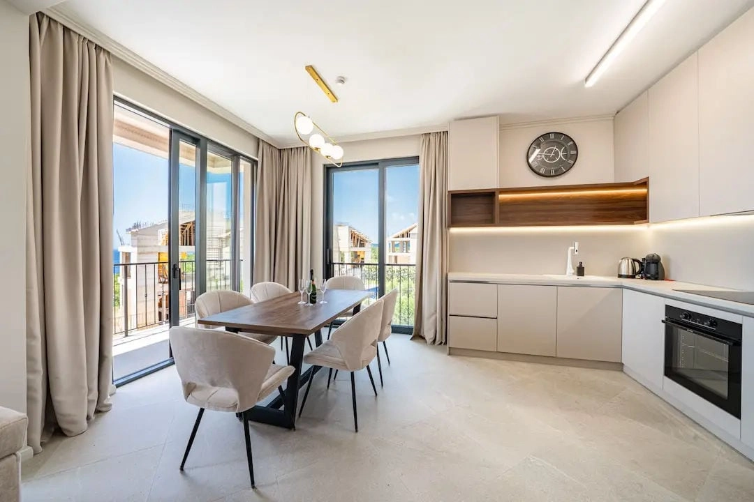 Vila-sa-bazenom-i-pogledom-na-more-Rezevici-Budva-3 Kuća 223 m² – Reževići, Budva — fotografija 4