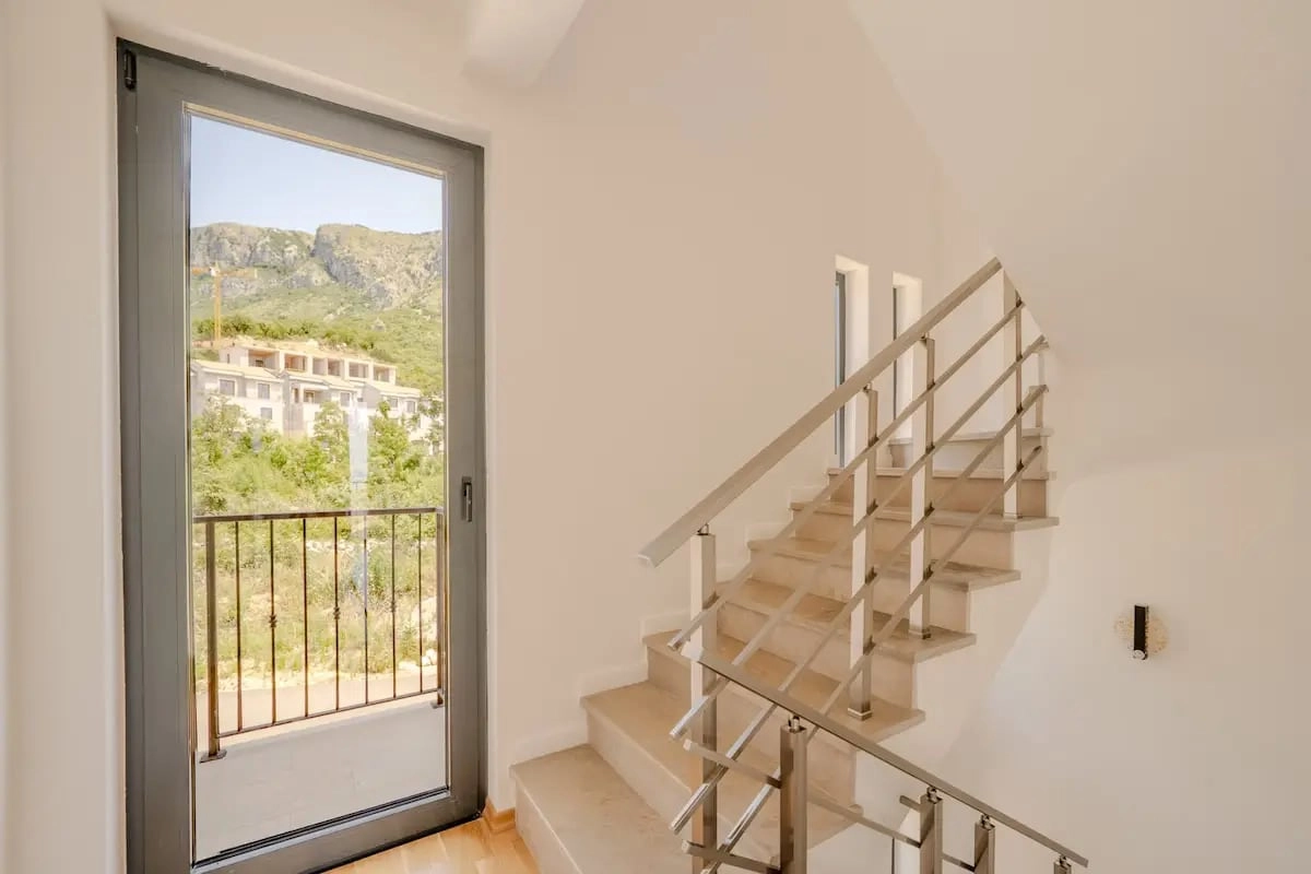 Vila-sa-bazenom-i-pogledom-na-more-Rezevici-Budva-11 Kuća 223 m² – Reževići, Budva — fotografija 12