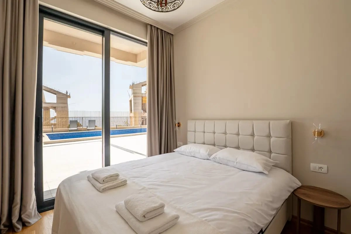 Vila-sa-bazenom-i-pogledom-na-more-Rezevici-Budva-12 Kuća 223 m² – Reževići, Budva — fotografija 13
