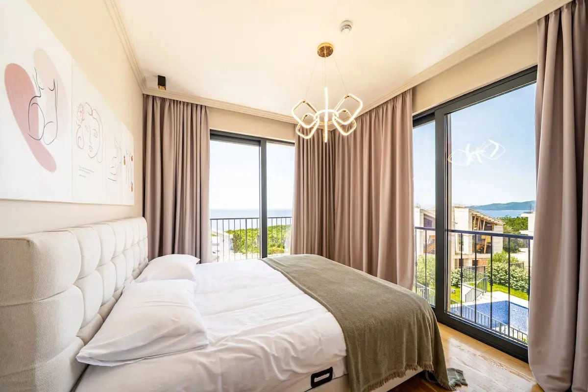 Vila-sa-bazenom-i-pogledom-na-more-Rezevici-Budva-15 Kuća 223 m² – Reževići, Budva — fotografija 16