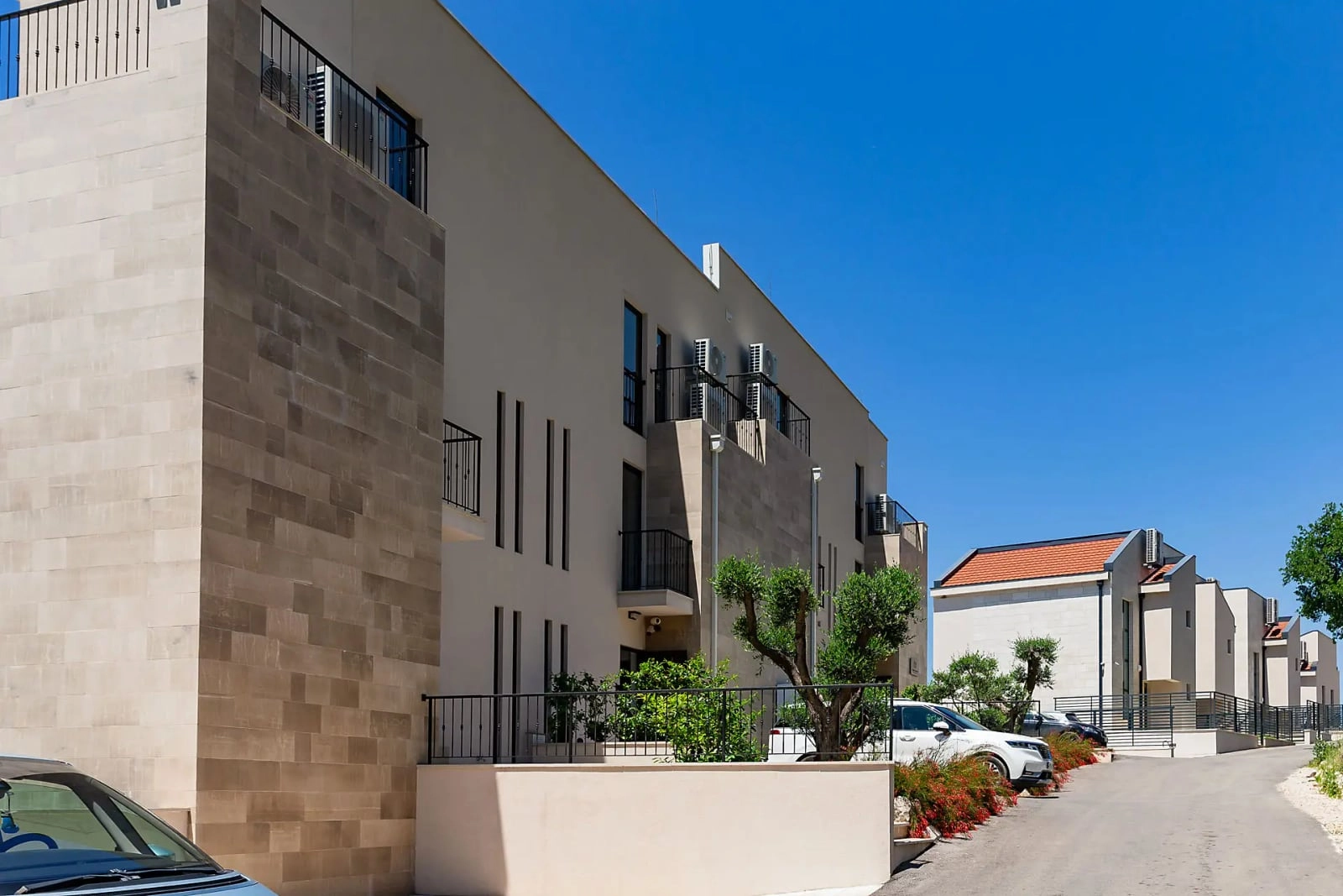 Vila-sa-bazenom-i-pogledom-na-more-Rezevici-Budva-17 Kuća 223 m² – Reževići, Budva — fotografija 18