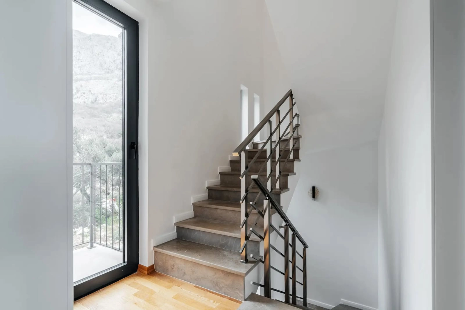 Vila-sa-bazenom-u-Rezevicima-Budva-9 Kuća 220 m² – Reževići, Budva — fotografija 10
