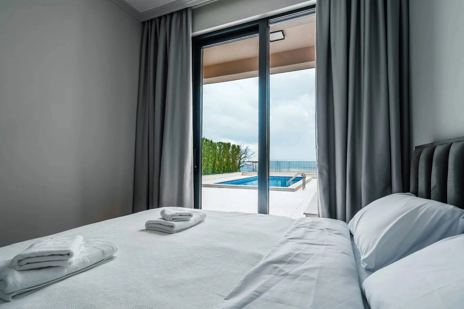 Vila-sa-bazenom-u-Rezevicima-Budva-12 Kuća 220 m² – Reževići, Budva — fotografija 13
