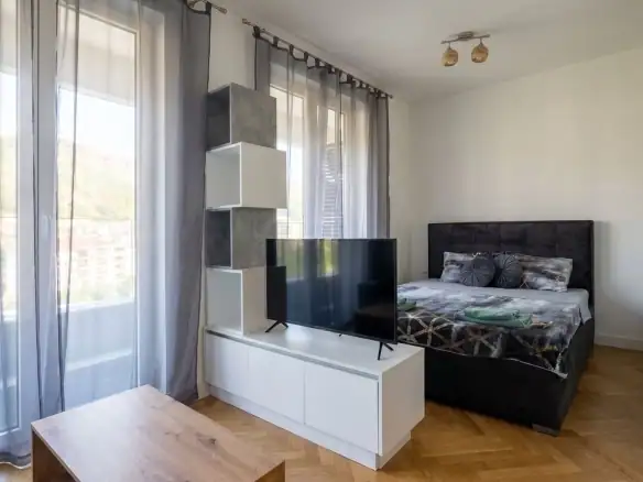 Izdavanje: Stan 33 m² – Bečići, Budva — fotografija 2