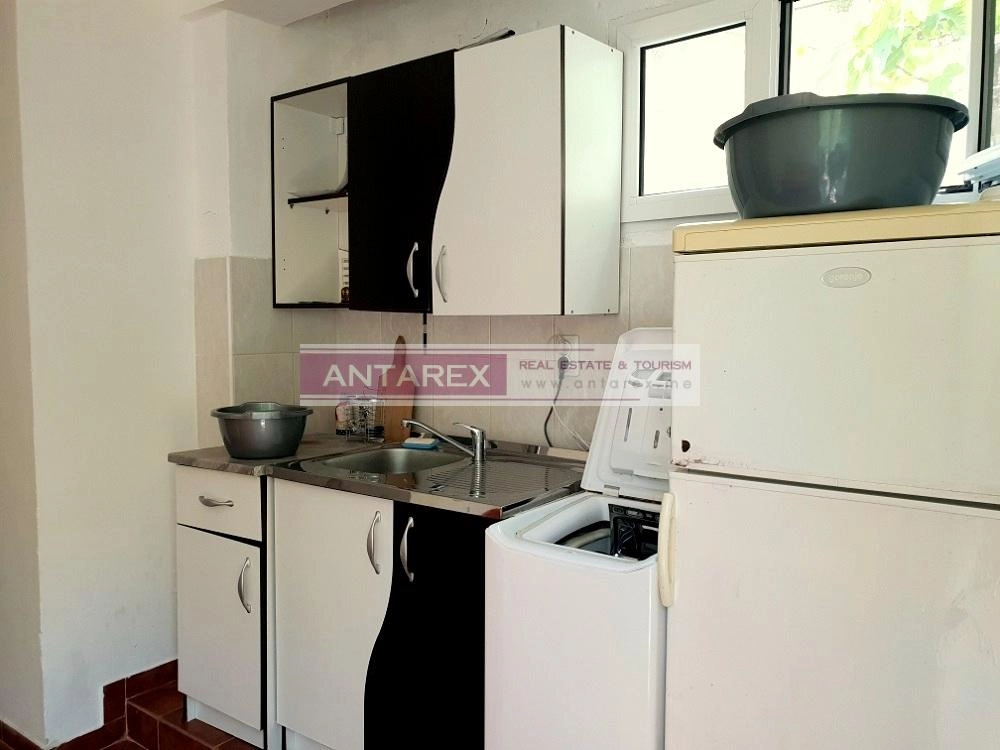 Plac-sa-dvije-male-kuce-u-Gosicima-Lustica-Tivat-3 Plac 302 m² – Gošići, Tivat — fotografija 4