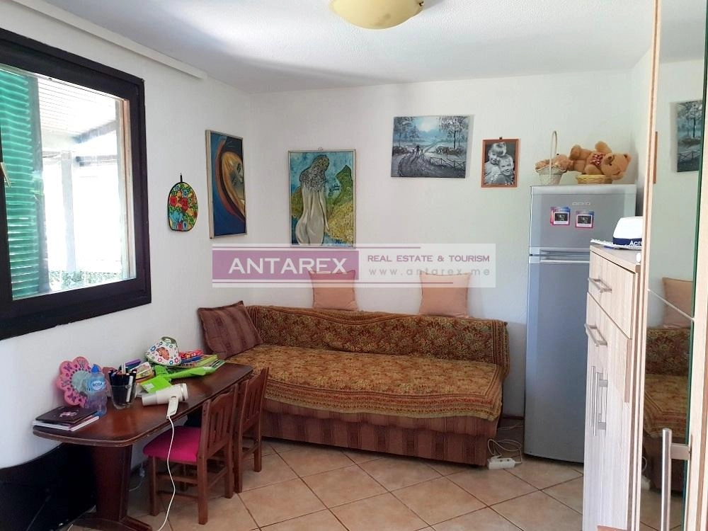 Plac-sa-dvije-male-kuce-u-Gosicima-Lustica-Tivat-9 Plac 302 m² – Gošići, Tivat — fotografija 10