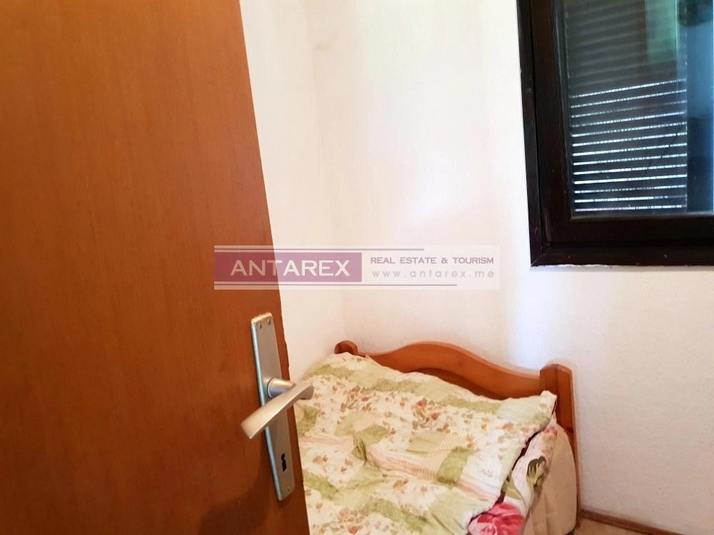 Plac-sa-dvije-male-kuce-u-Gosicima-Lustica-Tivat-10 Plac 302 m² – Gošići, Tivat — fotografija 11