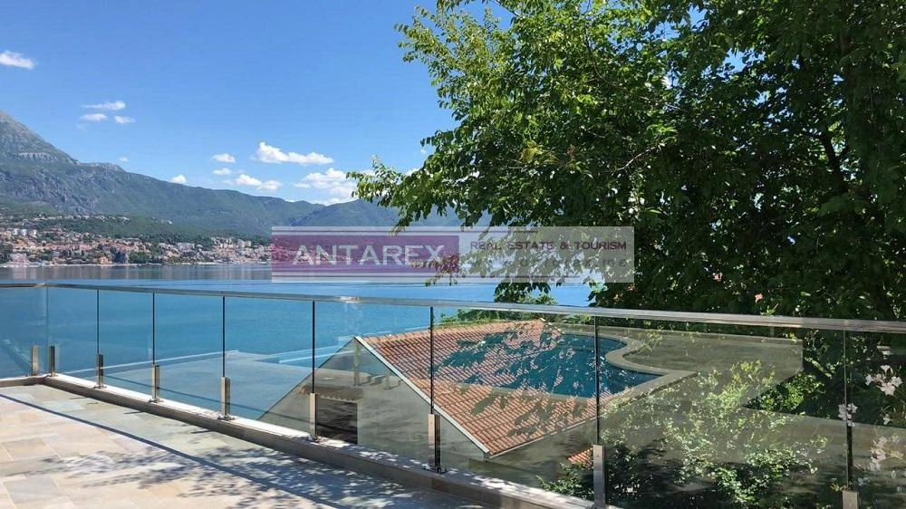 Kuca-na-prvoj-liniji-do-mora-Njivice-Herceg-Novi-2 Kuća 230 m² – Njivice, Herceg Novi — fotografija 3