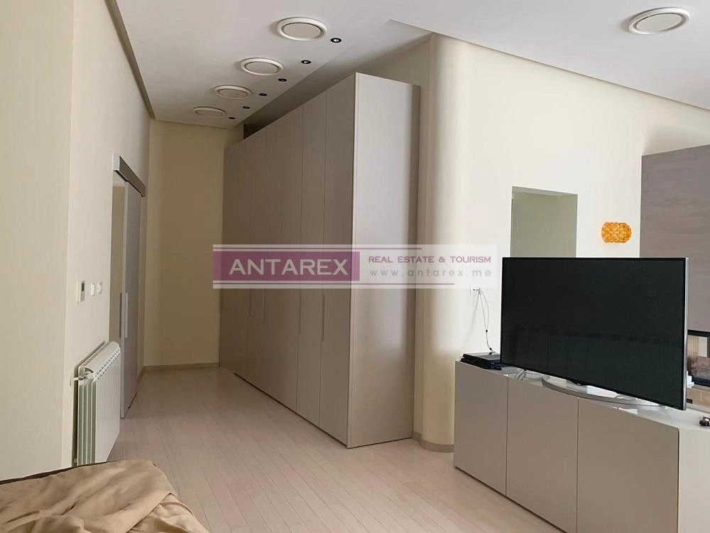 Kuca-na-prvoj-liniji-do-mora-Njivice-Herceg-Novi-6 Kuća 230 m² – Njivice, Herceg Novi — fotografija 7
