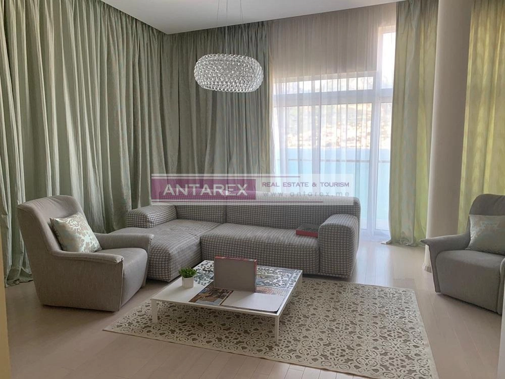 Kuca-na-prvoj-liniji-do-mora-Njivice-Herceg-Novi-7 Kuća 230 m² – Njivice, Herceg Novi — fotografija 8