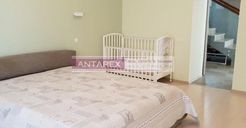 Kuca-na-prvoj-liniji-do-mora-Njivice-Herceg-Novi-9 Kuća 230 m² – Njivice, Herceg Novi — fotografija 10