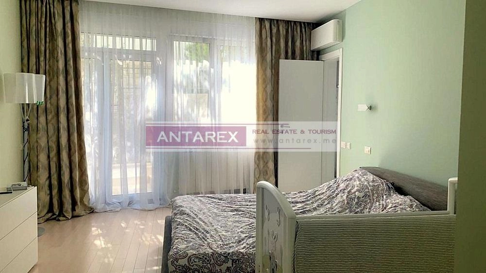 Kuca-na-prvoj-liniji-do-mora-Njivice-Herceg-Novi-10 Kuća 230 m² – Njivice, Herceg Novi — fotografija 11