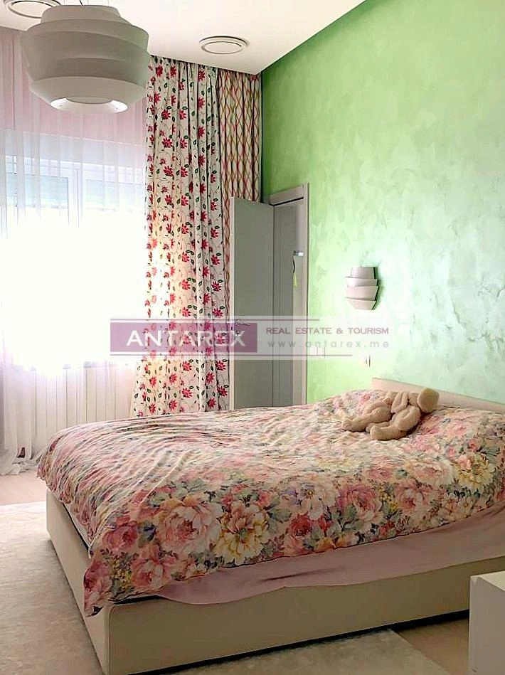 Kuca-na-prvoj-liniji-do-mora-Njivice-Herceg-Novi-14 Kuća 230 m² – Njivice, Herceg Novi — fotografija 15