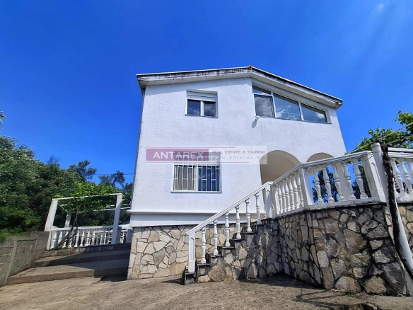 Kuća na dva sprata na Luštici