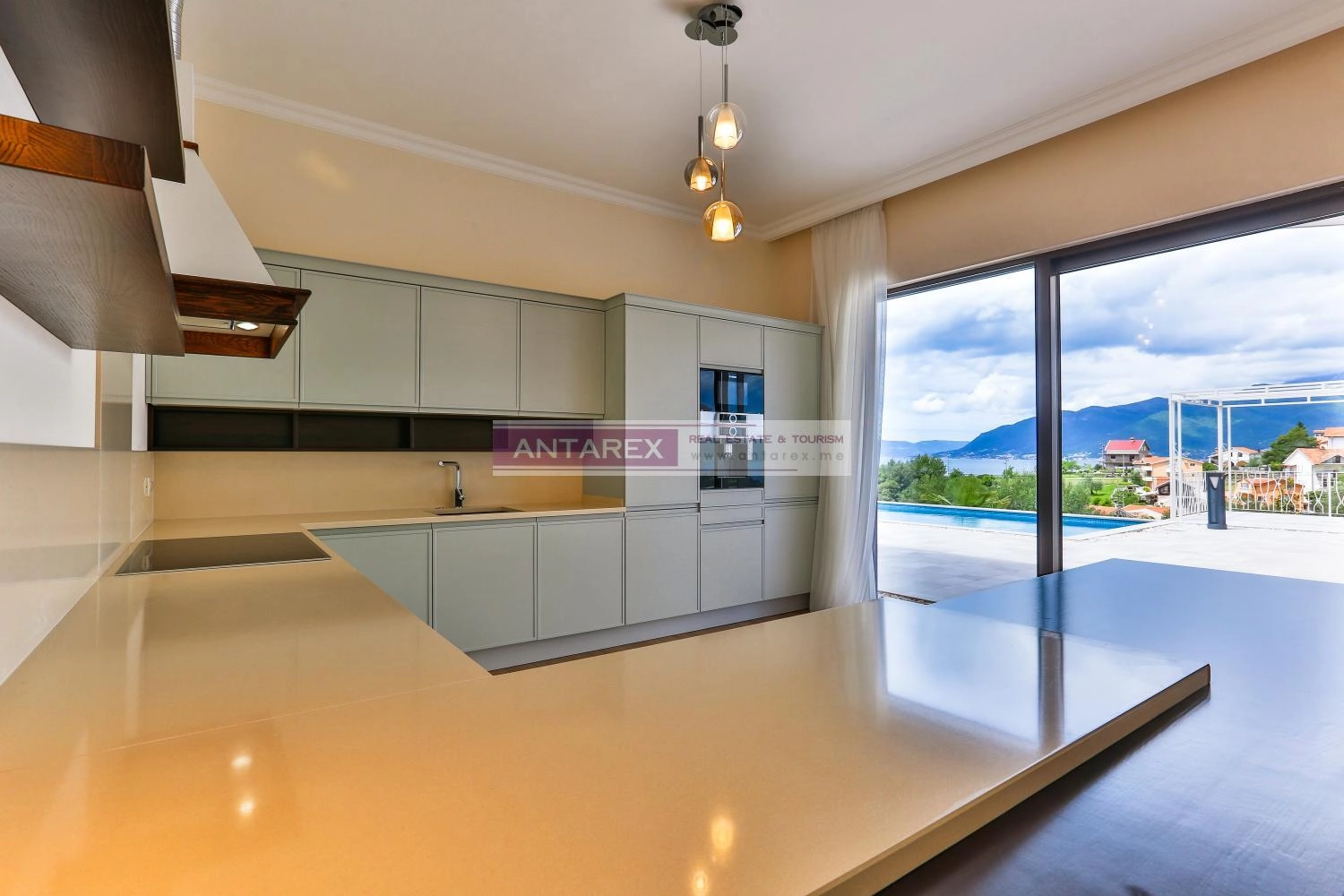 Kuca-sa-bazenom-i-pogledom-na-more-u-Tivtu-2 Kuća 290 m² – Tivat — fotografija 3