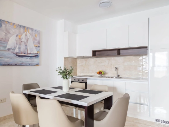Dvosoban stan 89 m² – Bečići, Budva — fotografija 3