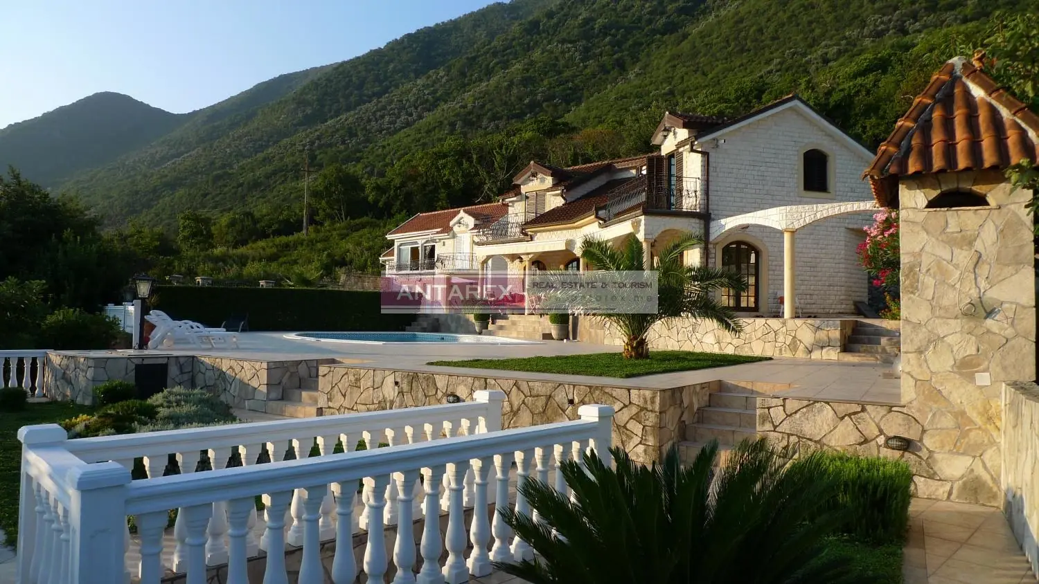 Kuca-sa-bazenom-i-pogledom-na-more-u-Stolivu-Kotor-2 Kuća 300 m² – Stoliv, Kotor — fotografija 3