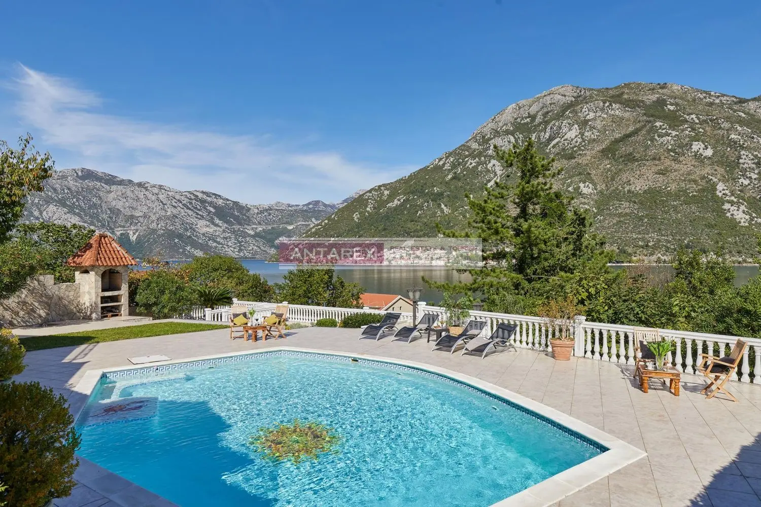 Kuca-sa-bazenom-i-pogledom-na-more-u-Stolivu-Kotor-5 Kuća 300 m² – Stoliv, Kotor — fotografija 6