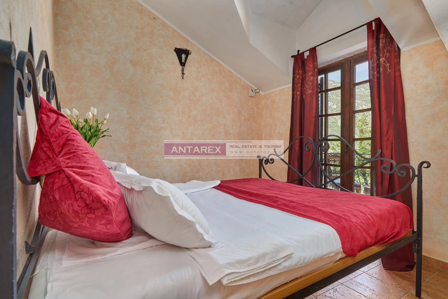 Kuca-sa-bazenom-i-pogledom-na-more-u-Stolivu-Kotor-9 Kuća 300 m² – Stoliv, Kotor — fotografija 10