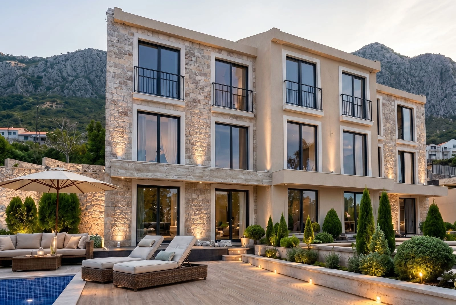 Taunhaus-sa-bazenom-u-Rezevicima-Budva Taunhaus sa bazenom u Reževićima