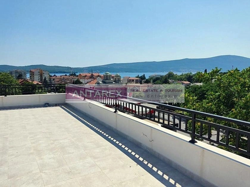 Trosoban-penthaus-u-novogradnji-Tivat Trosoban penthaus u novogradnji