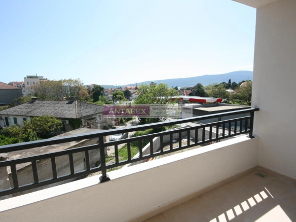 Trosoban stan 217 m² – Tivat — fotografija 5