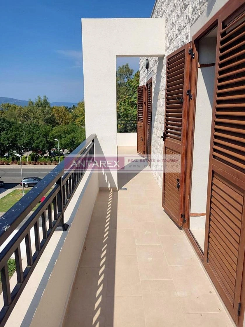 Trosoban-penthaus-u-novogradnji-Tivat-5 Trosoban stan 217 m² – Tivat — fotografija 6