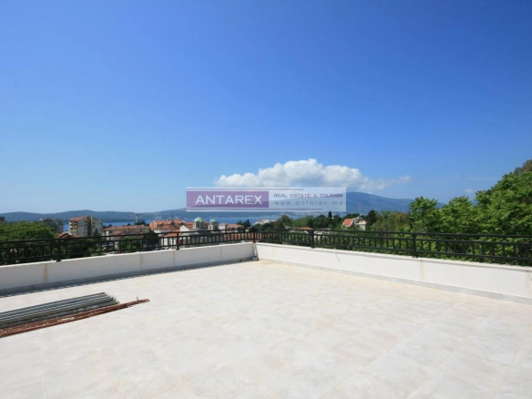 Trosoban stan 217 m² – Tivat — fotografija 9