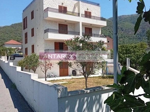 Trosoban stan 217 m² – Tivat — fotografija 10