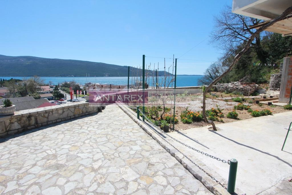 Kuca-sa-pogledom-na-zaliv-u-Zeleniki-Herceg-Novi Kuća sa pogledom na zaliv u Zeleniki