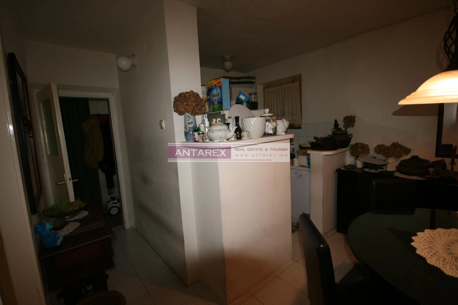 Kuca-sa-dvoristem-u-centru-Tivta-blizu-mora-9 Kuća 357 m² – Tivat — fotografija 10