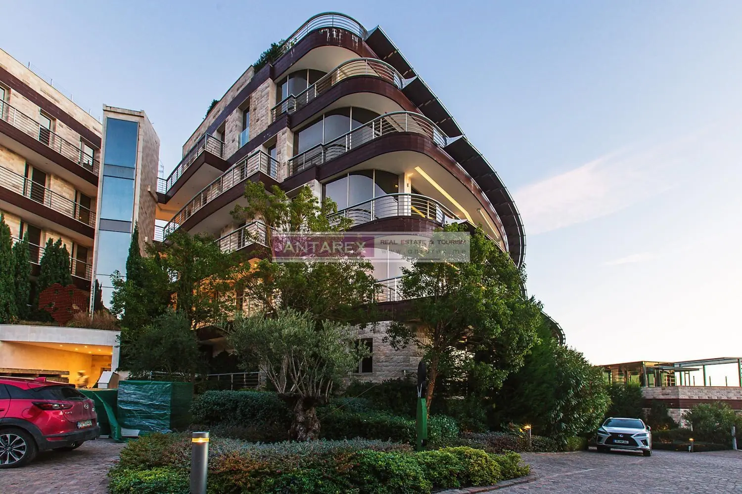 Trosoban-stan-u-kompleksu-Dukley-Gardens-Budva-1 Trosoban stan 195 m² – Budva — fotografija 2