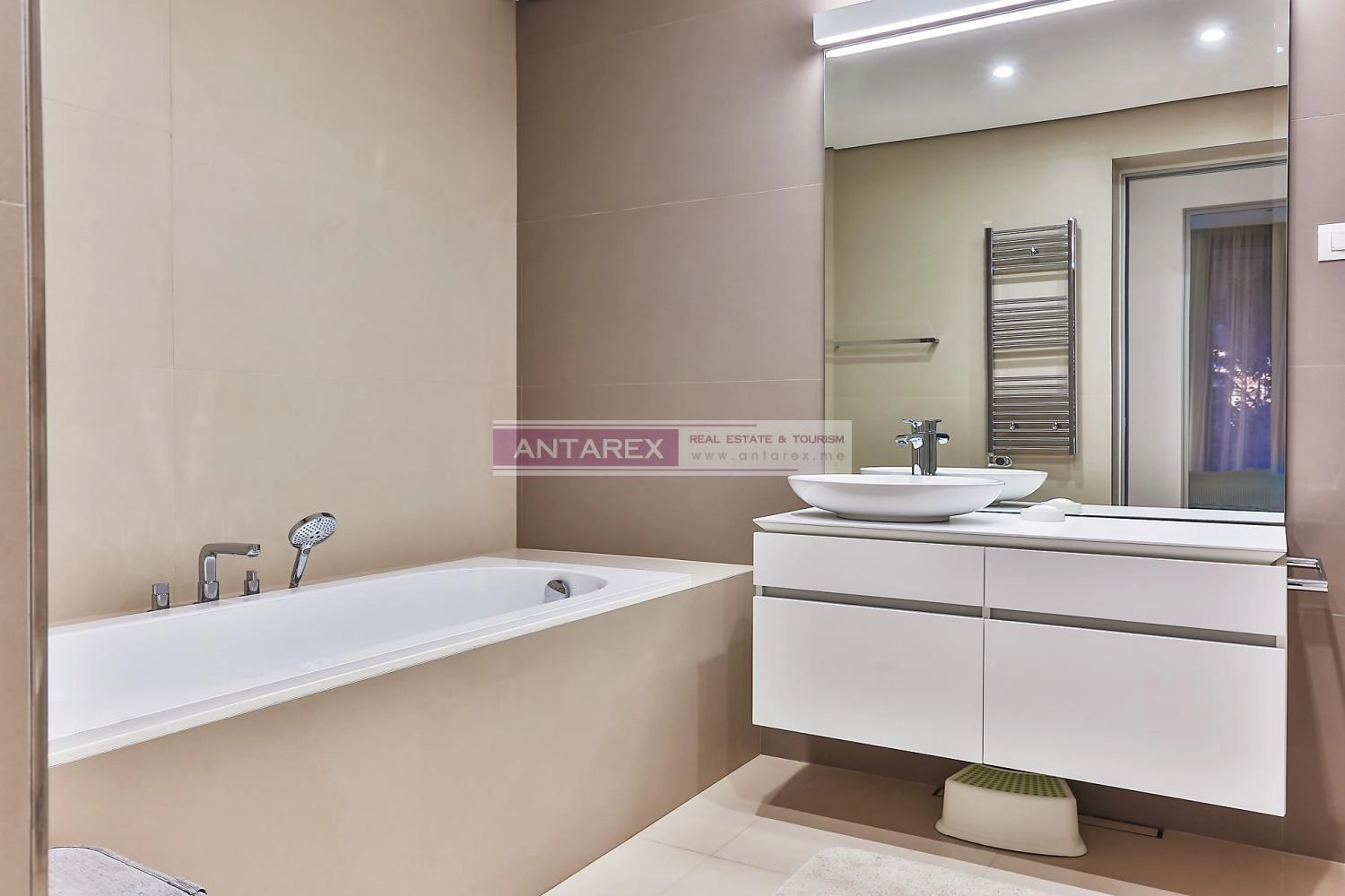 Trosoban-stan-u-kompleksu-Dukley-Gardens-Budva-13 Trosoban stan 195 m² – Budva — fotografija 14