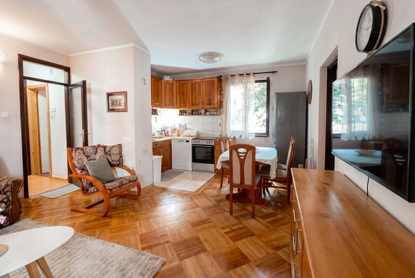 Dvosoban-stan-sa-terasom-i-pogledom-na-more-Budva-1 Dvosoban stan 56 m² – Budva — fotografija 2