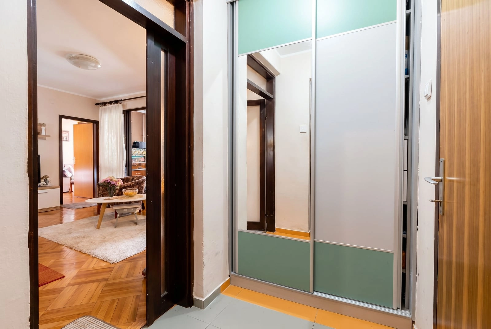Dvosoban-stan-sa-terasom-i-pogledom-na-more-Budva-4 Dvosoban stan 56 m² – Budva — fotografija 5