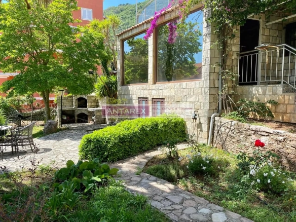 Kuća sa baštom i pogledom na more