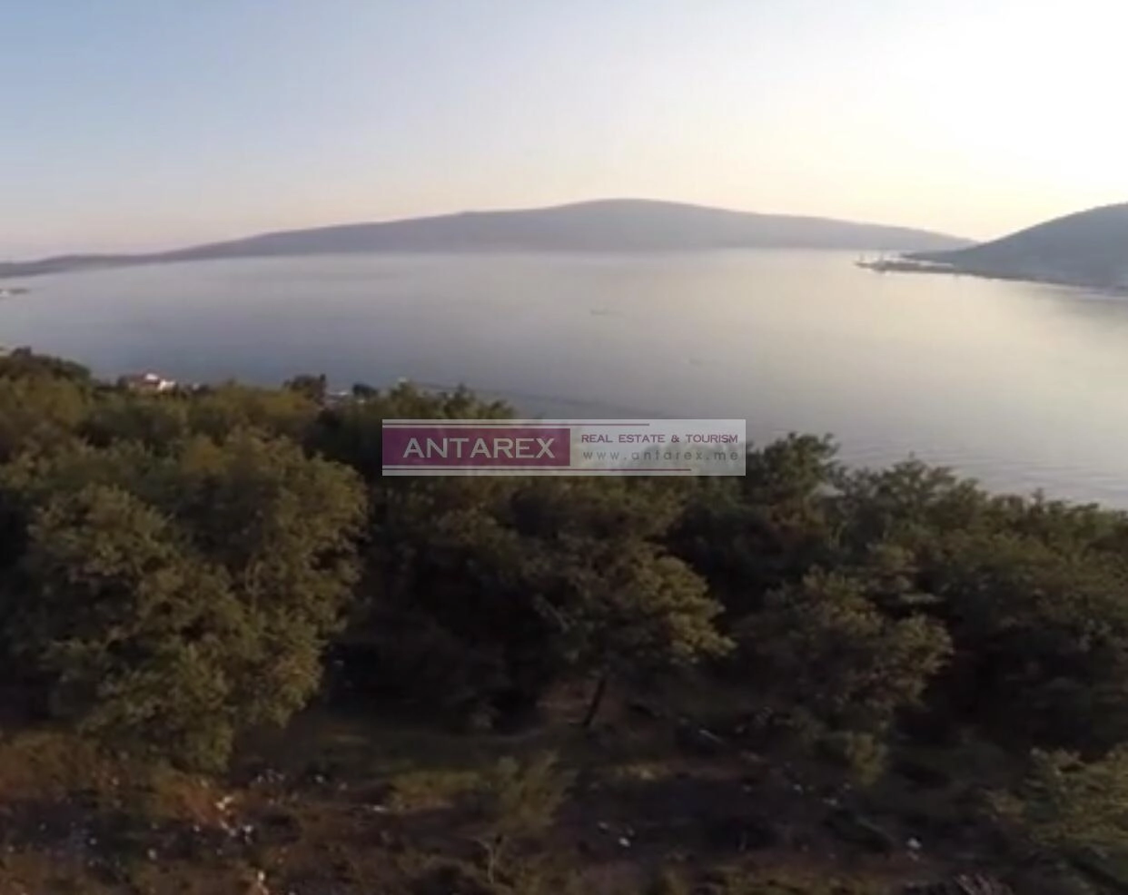 Plac-sa-pogledom-na-Bokokotorski-zaliv-Lepetane-Tivat Plac sa pogledom na Bokokotorski zaliv