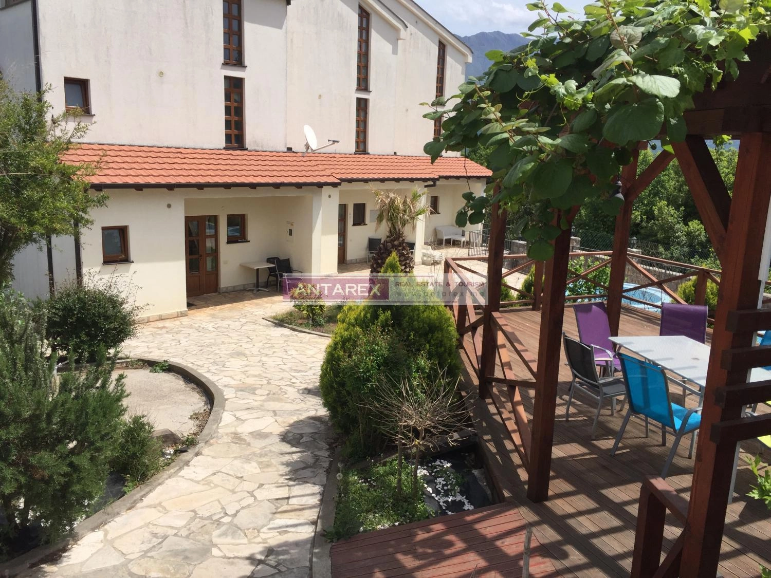 Trospratna-kuca-u-kompleksu-Vranovici-Kotor Trospratna kuća u kompleksu