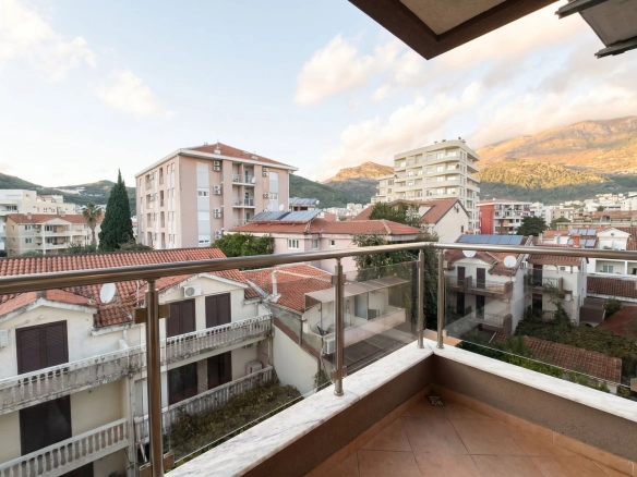 Izdavanje: Dvosoban stan 59 m² – Budva — fotografija 2