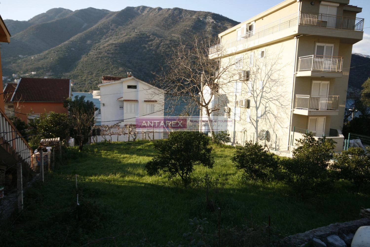 Plot-s-pogledom-na-more-u-Lepetanima-Tivat Plot s pogledom na more u Lepetanima
