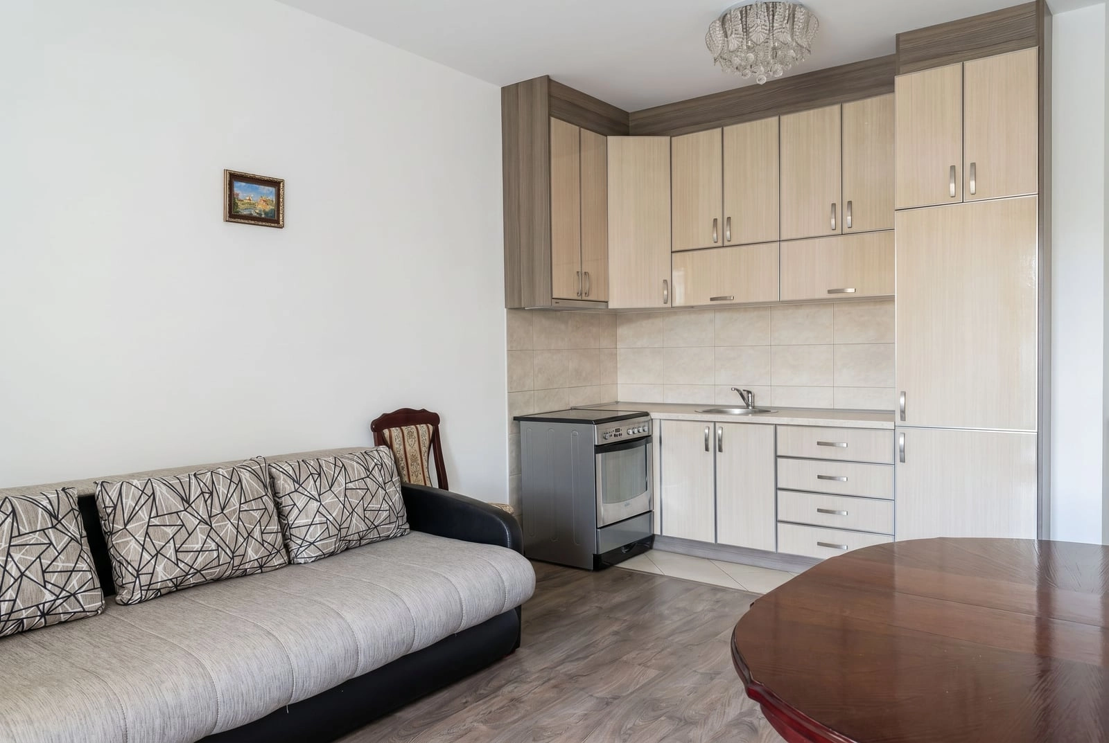 Dvosoban-stan-sa-terasom-u-Budvi-blizu-mora-3 Izdavanje: Dvosoban stan 59 m² – Budva — fotografija 4