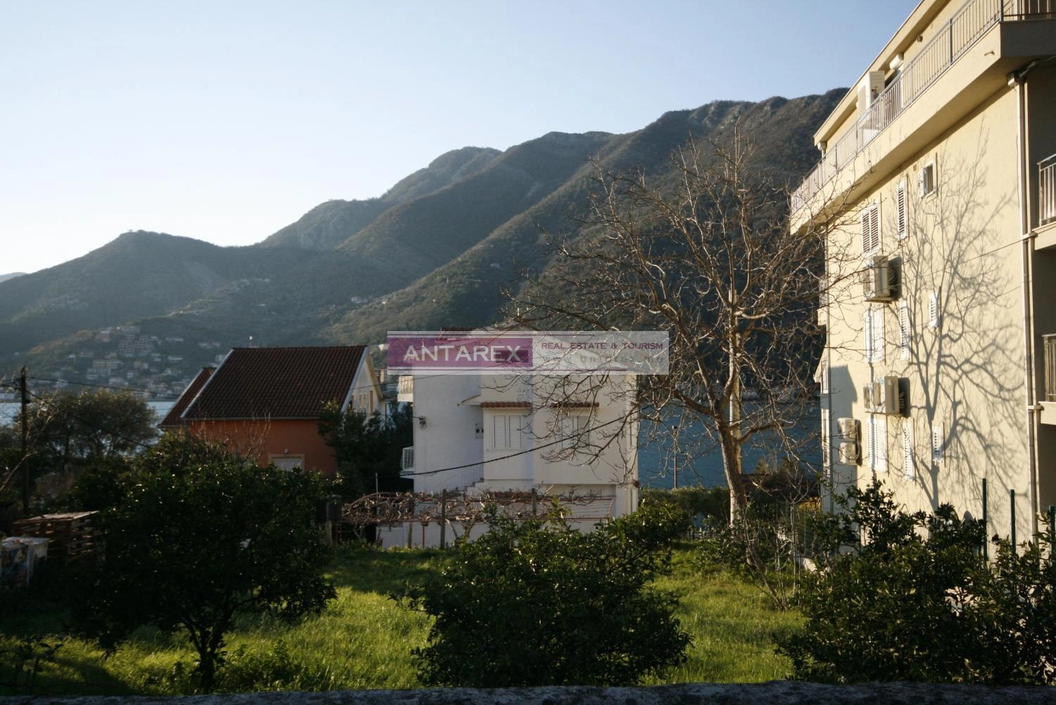 Plot-s-pogledom-na-more-u-Lepetanima-Tivat-2 Plac 337 m² – Lepetane, Tivat — fotografija 3