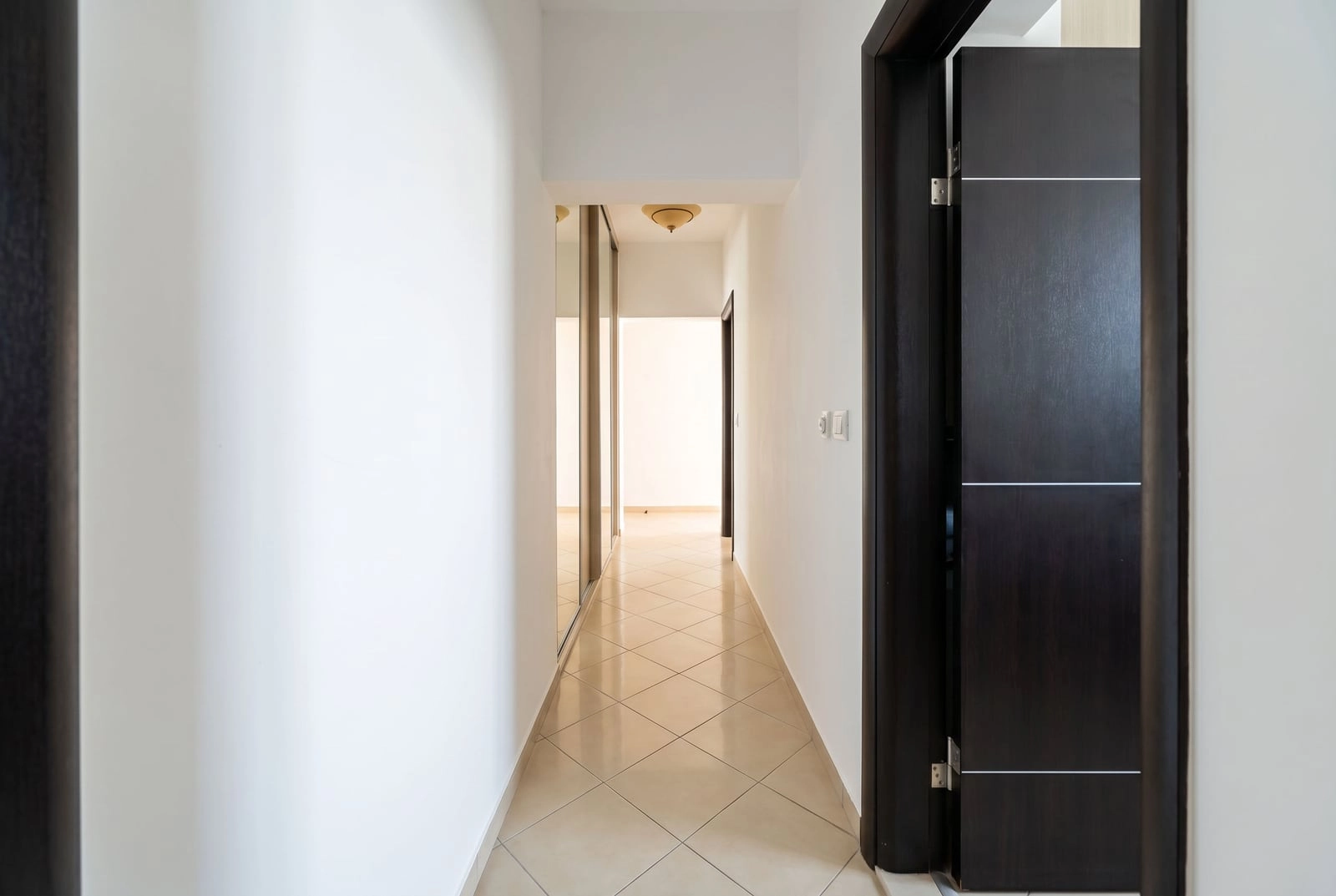 Dvosoban-stan-sa-terasom-u-Budvi-blizu-mora-6 Izdavanje: Dvosoban stan 59 m² – Budva — fotografija 7