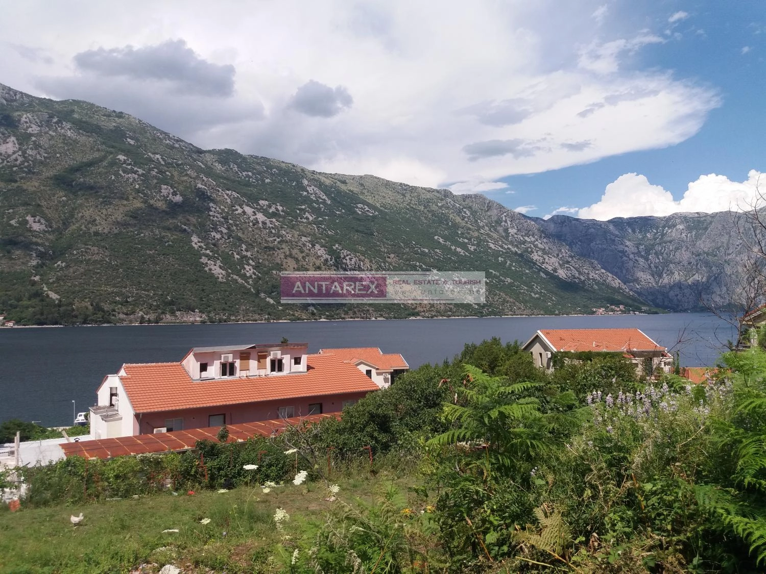 Plac-sa-pogledom-na-more-u-Stolivu-Kotor Plac sa pogledom na more u Stolivu