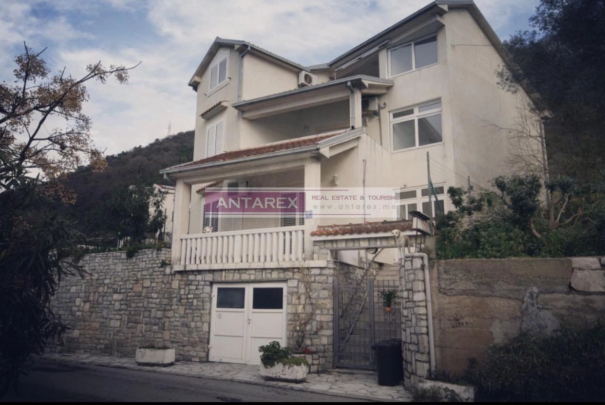 Kuca-u-prvoj-liniji-do-mora-Lepetane-Tivat-2 Kuća 257 m² – Lepetane, Tivat — fotografija 3