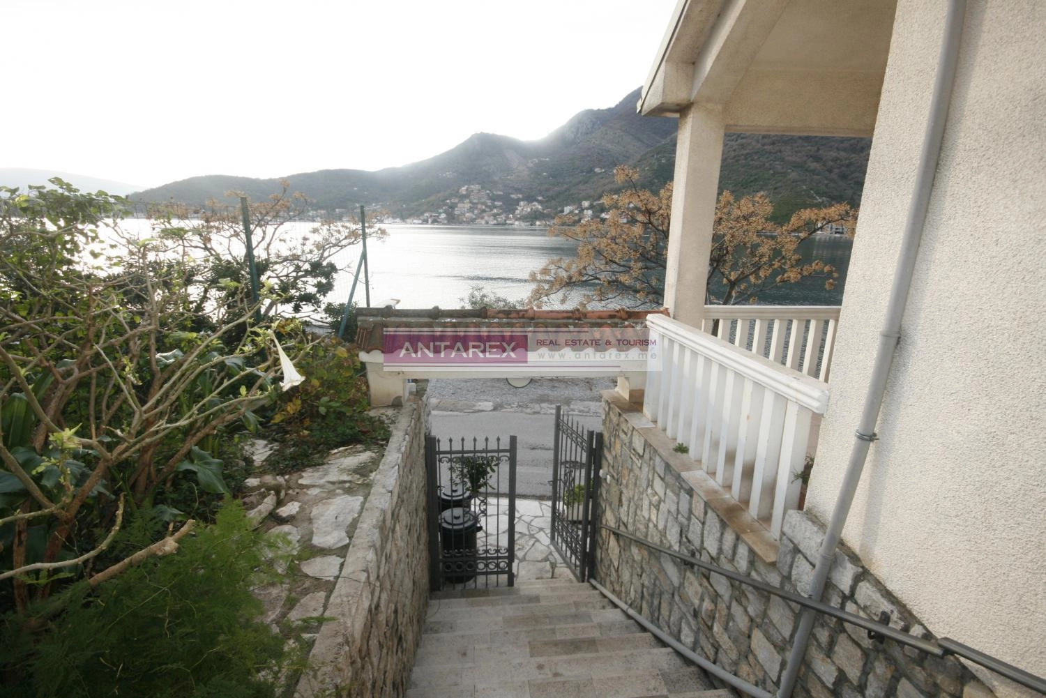 Kuca-u-prvoj-liniji-do-mora-Lepetane-Tivat-13 Kuća 257 m² – Lepetane, Tivat — fotografija 14