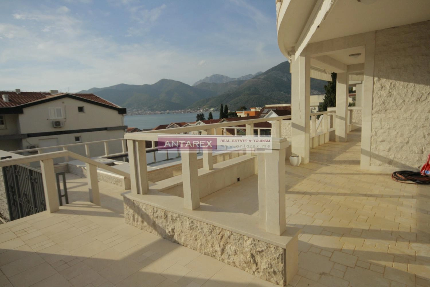 Dvosoban-stan-sa-bazenom-u-Donjoj-Lastvi-Tivat-2 Dvosoban stan 174 m² – Donja Lastva, Tivat — fotografija 3
